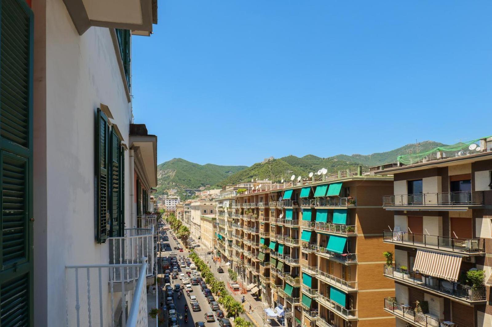 Palazzo Galeoni Luxury Suites Σαλέρνο Εξωτερικό φωτογραφία