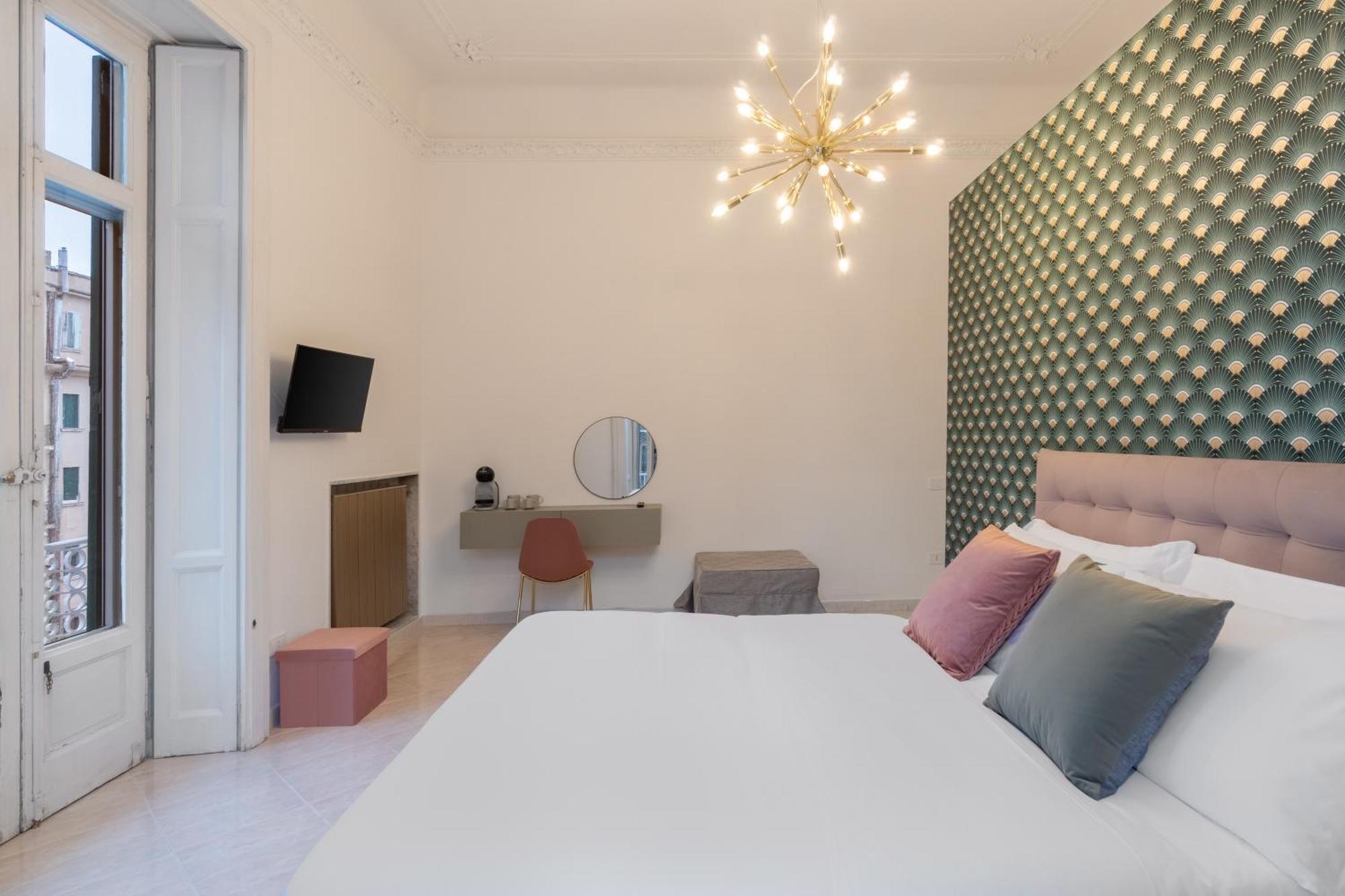 Palazzo Galeoni Luxury Suites Σαλέρνο Εξωτερικό φωτογραφία