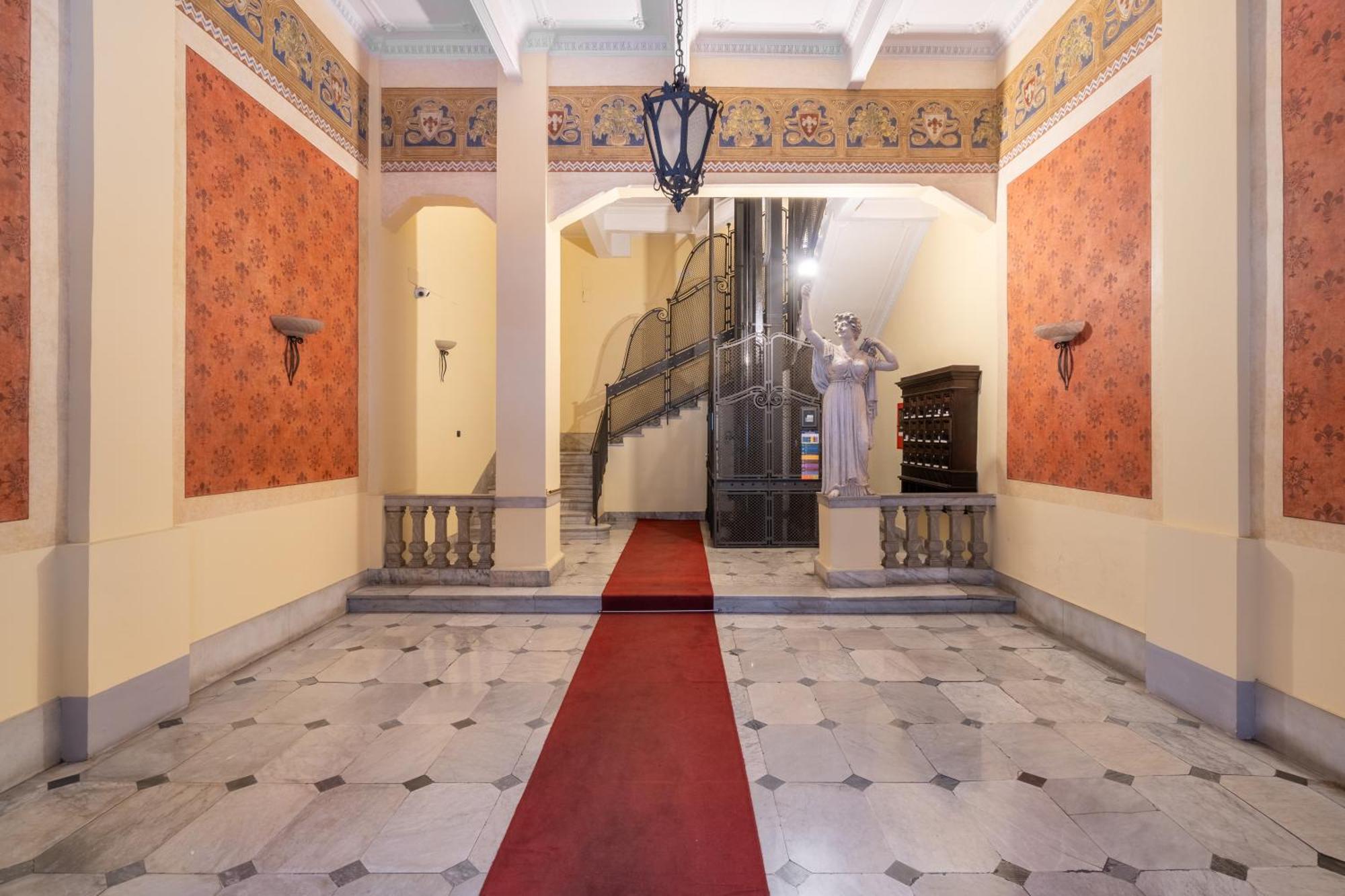 Palazzo Galeoni Luxury Suites Σαλέρνο Εξωτερικό φωτογραφία