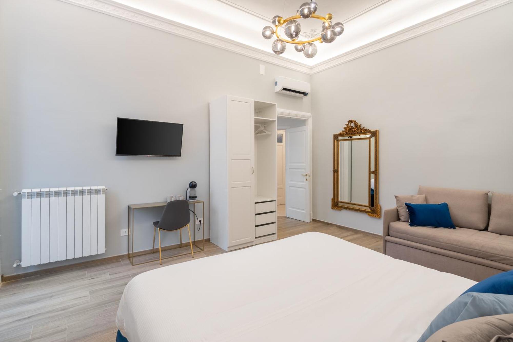Palazzo Galeoni Luxury Suites Σαλέρνο Εξωτερικό φωτογραφία